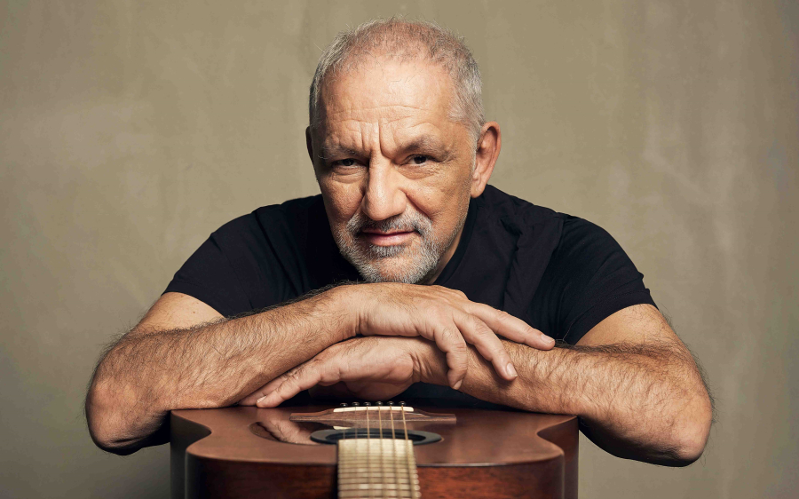 Ο Νίκος Πορτοκάλογλου κυκλοφορεί νέο άλμπουμ μετά από οκτώ χρόνια