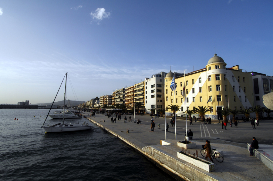 Κορονοϊός: 5 νεκροί, έντονα αυξητική τάση του ιϊκού φορτίου σε Λάρισα, Ξάνθη, Βόλο