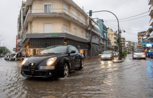 Καιρός: Νέο έκτακτο από την ΕΜΥ - Τι ώρα σταματούν οι ισχυρές βροχές και καταιγίδες