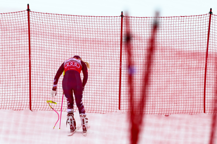 Λίντσεϊ Βον: Ατύχημα στον τελευταίο αγώνα πριν τους Χειμερινούς Ολυμπιακούς - Με ελικόπτερο στο νοσοκομείο (Βίντεο)