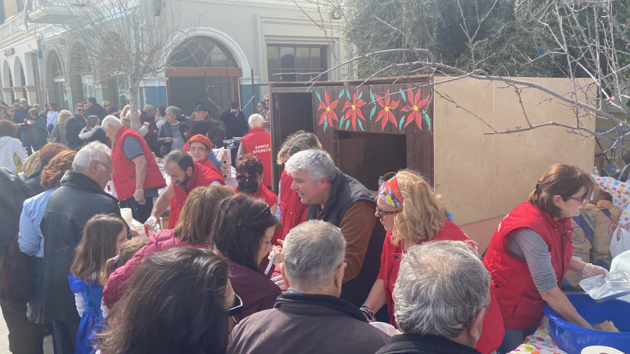 Με πολύ χορό και παραδοσιακά εδέσματα γιορτάζει η Πρέβεζα: Μπροστάρης ο δήμαρχος!