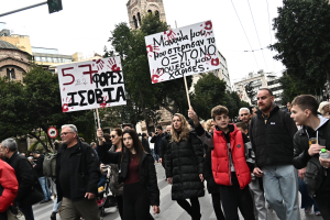 Οι μαθητές δίνουν ηχηρό παρών στα συλλαλητήρια για τα Τέμπη (video)