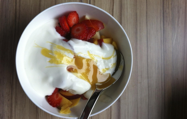 Γιαούρτι με μέλι: Τα οφέλη που προσφέρει αυτός ο συνδυασμός για την υγεία σας