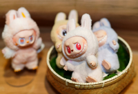 Εργασιακός μεσαίωνας στο εργοστάσιο που κατασκευάζει τα Labubu