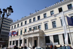 Ο Δήμος Αθηναίων μειώνει 50% τα δημοτικά τέλη στο εμπορικό τρίγωνο
