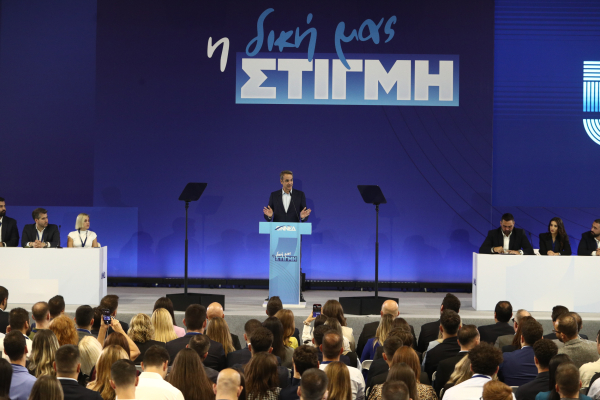Το πανηγυρικό κλίμα «ενότητας» στο Συνέδριο κρύβει τον de facto διχασμό στη Ν.Δ.