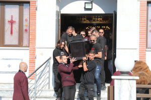 Παρασκευάς Άντζας: Σε κλίμα οδύνης η κηδεία του παλαίμαχου ποδοσφαιριστή του ΟΣΦΠ στη Δράμα (εικόνες)