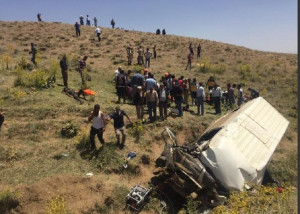 Τραγωδία στην Τουρκία! 15 νεκροί σε τροχαίο με μικρό λεωφορείο που μετέφερε μετανάστες (pic)