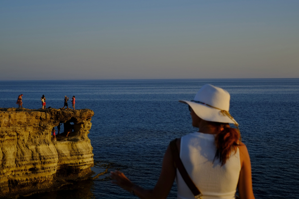 Politico: Η Κύπρος ποντάρει στη Σύνοδο της ΕΕ για να επιστρέψουν οι τουρίστες στο νησί