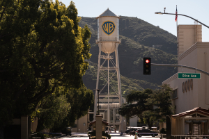 Η Warner Bros απέρριψε την προσφορά της Paramount