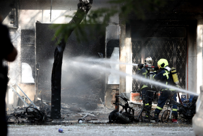 Αποκαταστάθηκε η κυκλοφορία στη Λιοσίων, έσβησε η φωτιά στο εγκαταλελειμμένο κτήριο
