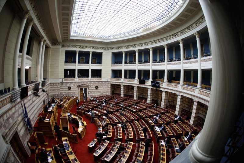 Βουλή: Ακυρώνεται η «Ώρα του πρωθυπουργού» - «Ο Μητσοτάκης το βάζει στα πόδια» λέει ο ΣΥΡΙΖΑ
