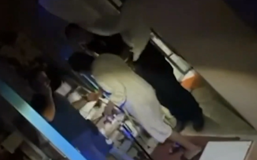 Συγκινεί βίντεο με τη διάσωση ηλικιωμένης από την αστυνομία στην Πάρνηθα, «να σας φιλέψω ένα καφεδάκι»