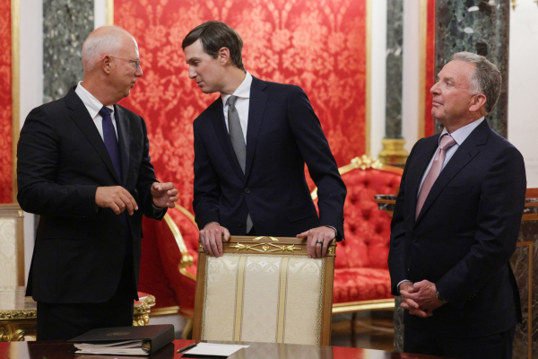 «Βρώμικη συμφωνία»: ΗΠΑ και Ρωσία συζητούν την επιστροφή του ρωσικού αερίου στην Ευρώπη