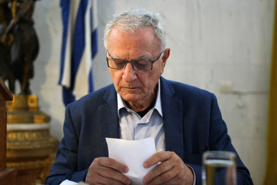 Ο Κώστας Χαρδαβέλλας για τον καρκίνο: Όταν πλησιάζεις τον θάνατο βλέπεις τα πράγματα από ψηλά (βίντεο)