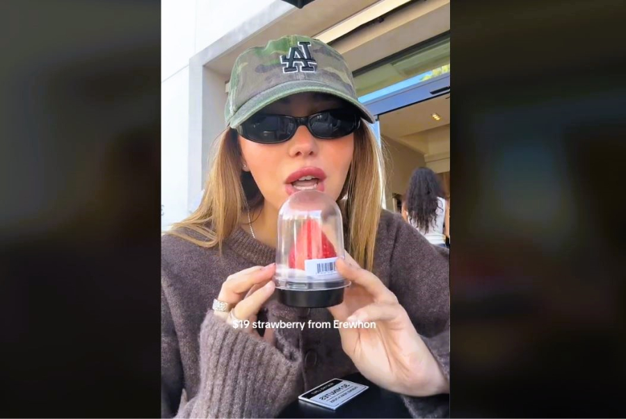 Γιατί έγινε viral στο TikTok μια φράουλα που κοστίζει 19 ευρώ