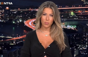 Η Νατάσα Γιάμαλη υποδύεται τους εκπροσώπους... όλων των κομμάτων