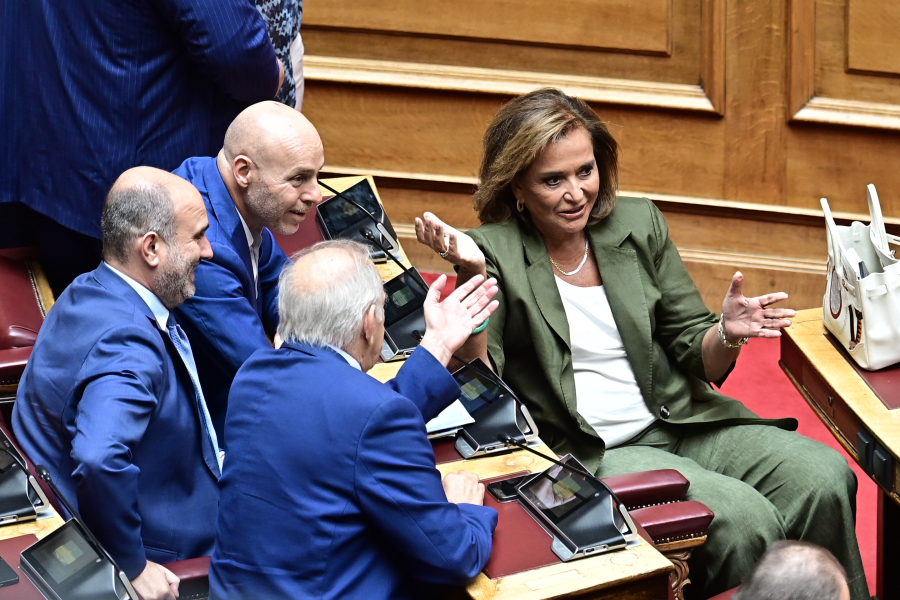 Η Ντόρα παίρνει το όπλο της- Βιβλίο που βάζει φωτιές στο Μαξίμου