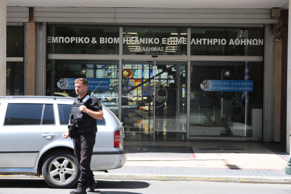 Τηλεφώνημα για βόμβα στο ΕΒΕΑ: Συναγερμός στο κέντρο της Αθήνας – Στο σημείο το ΤΕΕΜ