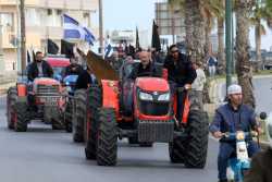 Αγρότες παρέταξαν τρακτέρ στην εθνική οδο Τρικάλων – Καρδίτσας