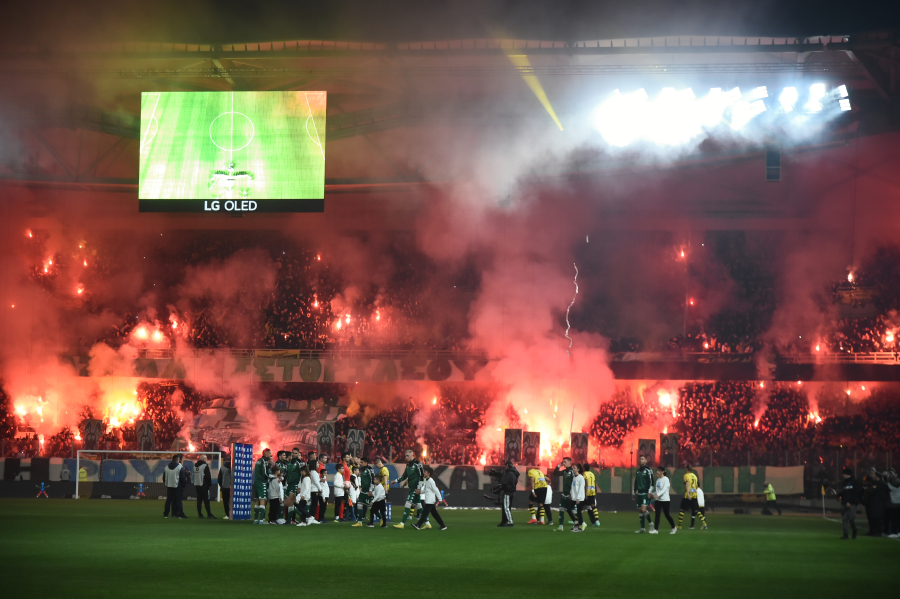Θλίψη στον κόσμο της ΑΕΚ: Πέθανε ο 57χρονος φίλαθλος που έπαθε ανακοπή στην Φιλαδέλφεια