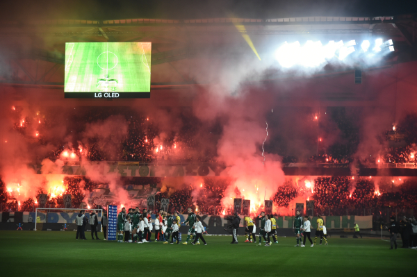 Θλίψη στον κόσμο της ΑΕΚ: Πέθανε ο 57χρονος φίλαθλος που έπαθε ανακοπή στην Φιλαδέλφεια