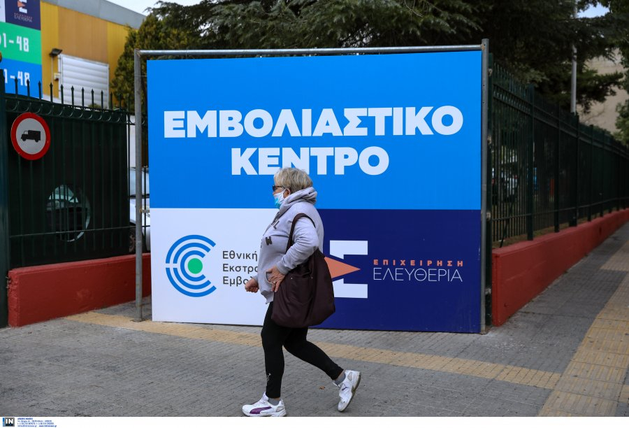 Μετάλλαξη 'Ομικρον: Οι δυο δόσεις εμβολίου δεν επαρκούν, άγνωστη η διάρκεια προστασίας της τρίτης δόσης