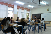 Πανελλήνιες 2026: Στο Γραμμικό Σχέδιο εξετάζονται σήμερα οι υποψήφιοι - Τι επιτρέπεται να έχουν μαζί τους