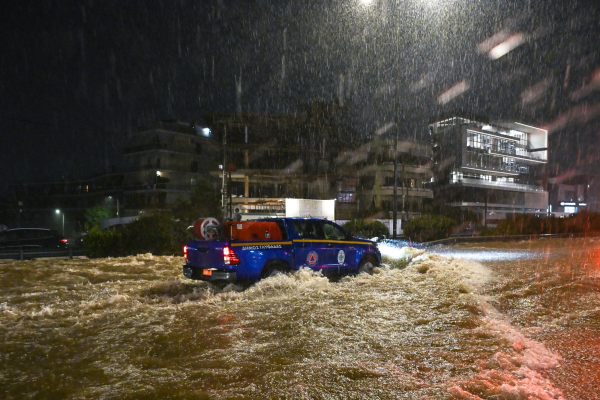 Κακοκαιρία: Νεκρή γυναίκα στη Γλυφάδα