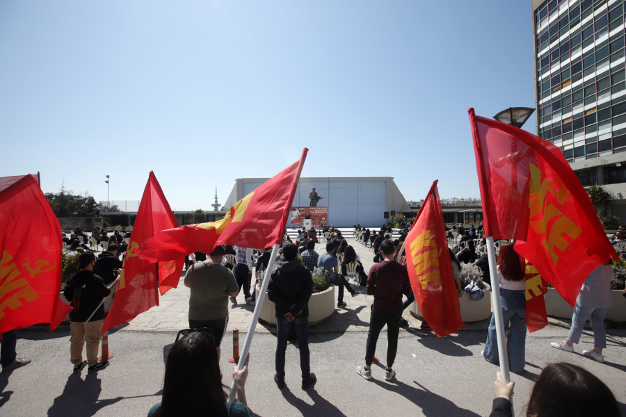 ΚΝΕ: Διαμαρτυρία για την «καμπάνα» δέκα ημερών σε οπλίτη γιατρό