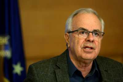 «Παράθυρο» Αποστόλου για ΦΠΑ στα αγροεφόδια και ΕΦΚ στο κρασί