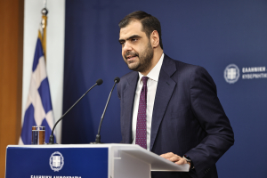 Νέα επίθεση Μαρινάκη κατά Τσίπρα: «Δεν θα ξαναγράψει την ιστορία επειδή μετονόμασε το κόμμα του»