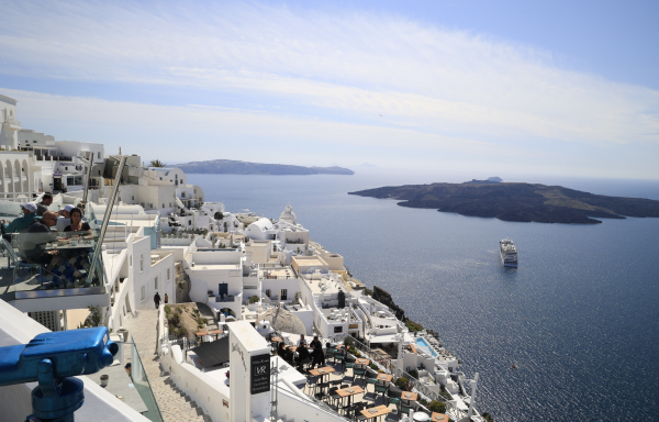 Τι θα γίνει αν ενεργοποιηθεί το ηφαίστειο του Κολούμπο: Τα σενάρια για τσουνάμι στη Σαντορίνη