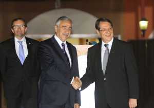Ξεκινούν διαβουλεύσεις για το Κυπριακό