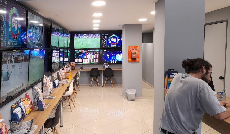 ΤΖΟΚΕΡ: Φρενίτιδα για το μεγαλύτερο τζακποτ της πενταετίας - 11.800.000 ευρώ στην αποψινή κλήρωση