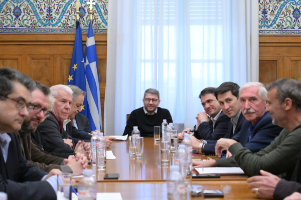 Ανδρουλάκης: Δεσμεύσεις για σταδιακή επαναφορά του 13ου μισθού