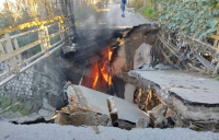 Φωτιά στην Αθήνα: Υποχώρησε γέφυρα στο ρέμα Προφήτη Δανιήλ (εικόνες)