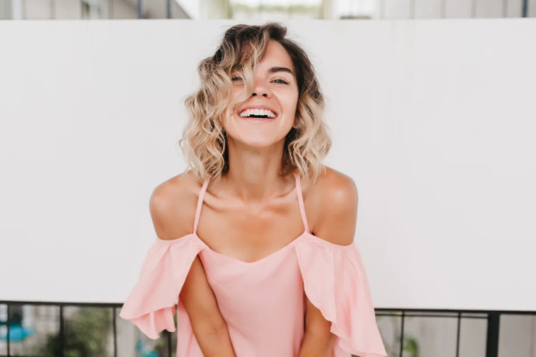 Hair perfumes: Η beauty συνήθεια που αγαπούν όλο και περισσότερες γυναίκες