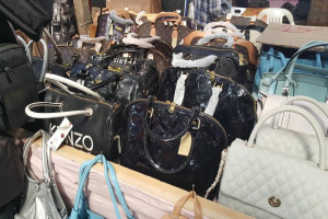 Παρεμπόριο: 465 έλεγχοι και πρόστιμα 52.700 ευρώ