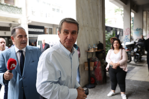 Ο Α. Λοβέρδος στηρίζει την κυβέρνηση και ως Συνταγματολόγος!