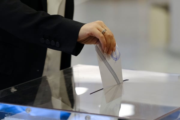 Δημοσκόπηση Opinion Poll: Στις 12 μονάδες η διαφορά ΝΔ (25,4%) - Πλεύση Ελευθερίας (13,4%), τρίτο το ΠΑΣΟΚ (11,2%)