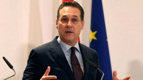 Αυτό είναι το βίντεο με την απόπειρα διαφθοράς που προκάλεσε κρίση στην Αυστρία (vid)