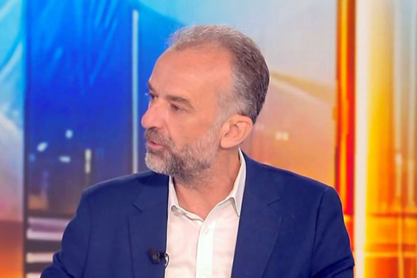 Θεοδωράκης: Είναι όλοι ευπρόσδεκτοι στην ΕΛΑΣ αλλά χωρίς γαλόνια, είμαστε όλοι φαντάροι