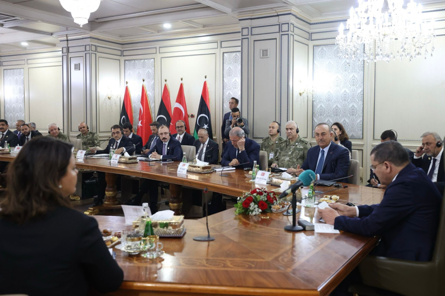 «Εμφύλιος» στη Λιβύη για την συμφωνία για τους υδρογονάνθρακες: «Παράνομα» τα μνημόνια συνεργασίας με την Άγκυρα