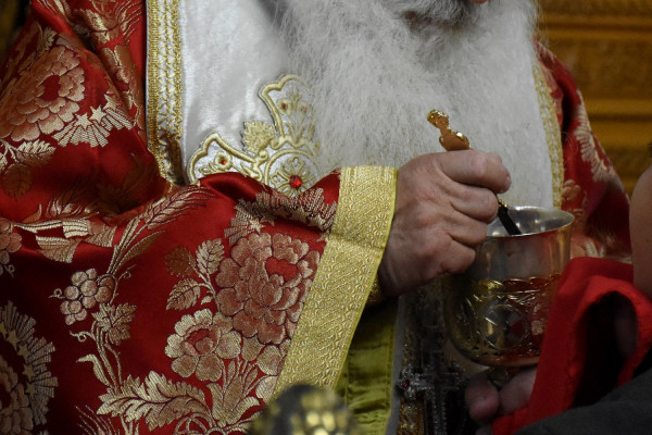 Αρχιμανδρίτης Αγίου Παντελεήμονα: Βγάλτε τις μάσκες, δεν τις εγκρίνει ο Θεός