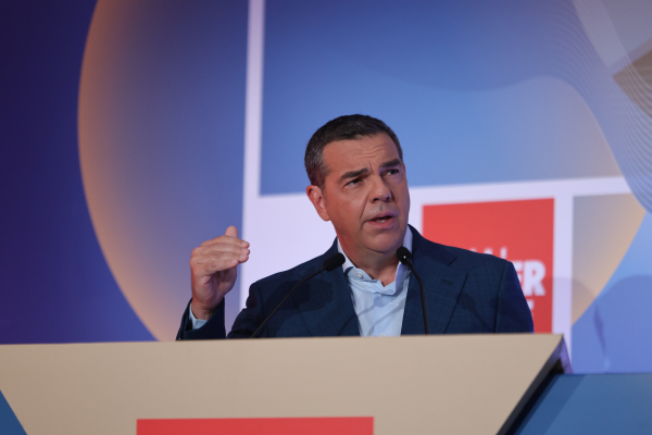 Τσίπρας: «Κανείς δεν έχει δικαίωμα να ευτελίζει τον Άγνωστο Στρατιώτη, για να παίξει τα γνωστά παιχνίδια με την πατριδοκαπηλία»