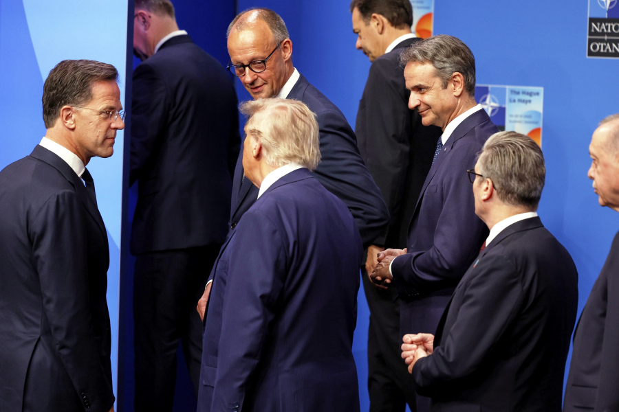 Η κυβέρνηση Μητσοτάκη χωρίς πυξίδα στην εποχή Τραμπ