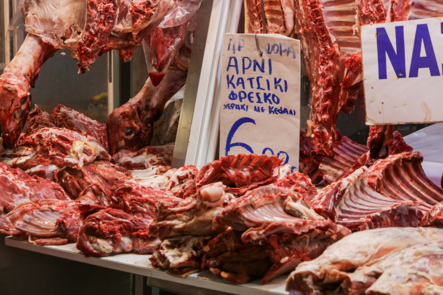 Οδηγίες για «ασφαλές» Πάσχα, πώς να αποψύξετε το κρέας, τι πρέπει να προσέξετε με τα αυγά