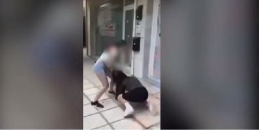 Θεσσαλονίκη: Πλάκωσαν στο ξύλο ανήλικη συμμαθήτριά τους και ανέβασαν βίντεο στο Tik Tok