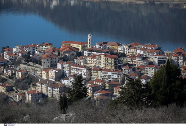 «Αν δεν πήγες Καστοριά, δεν πήγες διακοπές» - Το πρωτότυπο βίντεο που ετοίμασαν οι ξενοδόχοι της πόλης